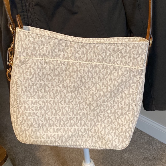 Michael Kors Jet set travel bag size large. Vanilla - Picture 2 of 12